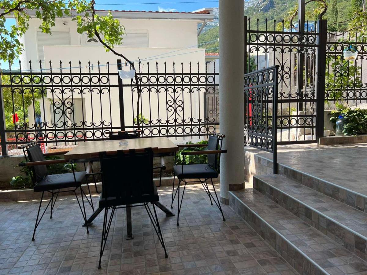 Relax Apartmani Sutomore Exterior photo