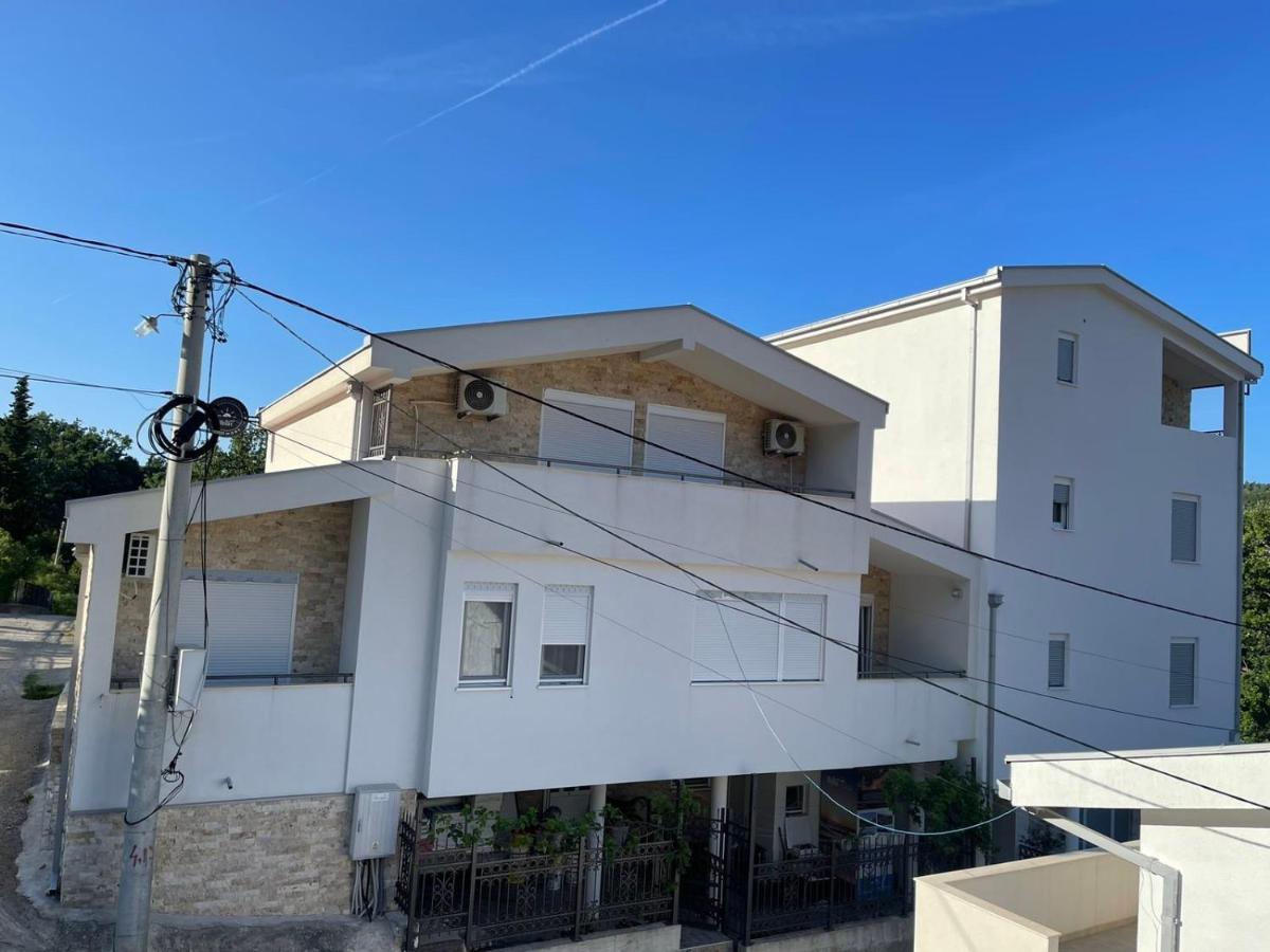 Relax Apartmani Sutomore Exterior photo