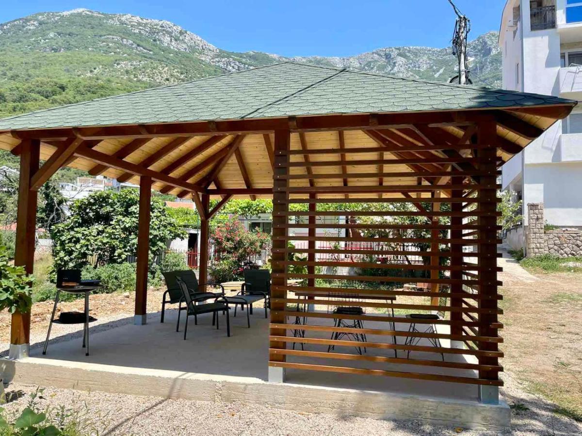 Relax Apartmani Sutomore Exterior photo