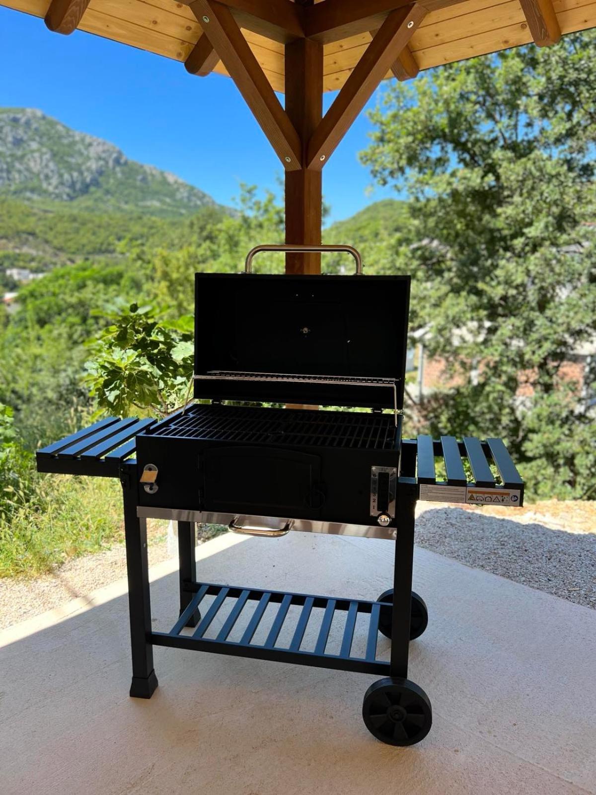 Relax Apartmani Sutomore Exterior photo