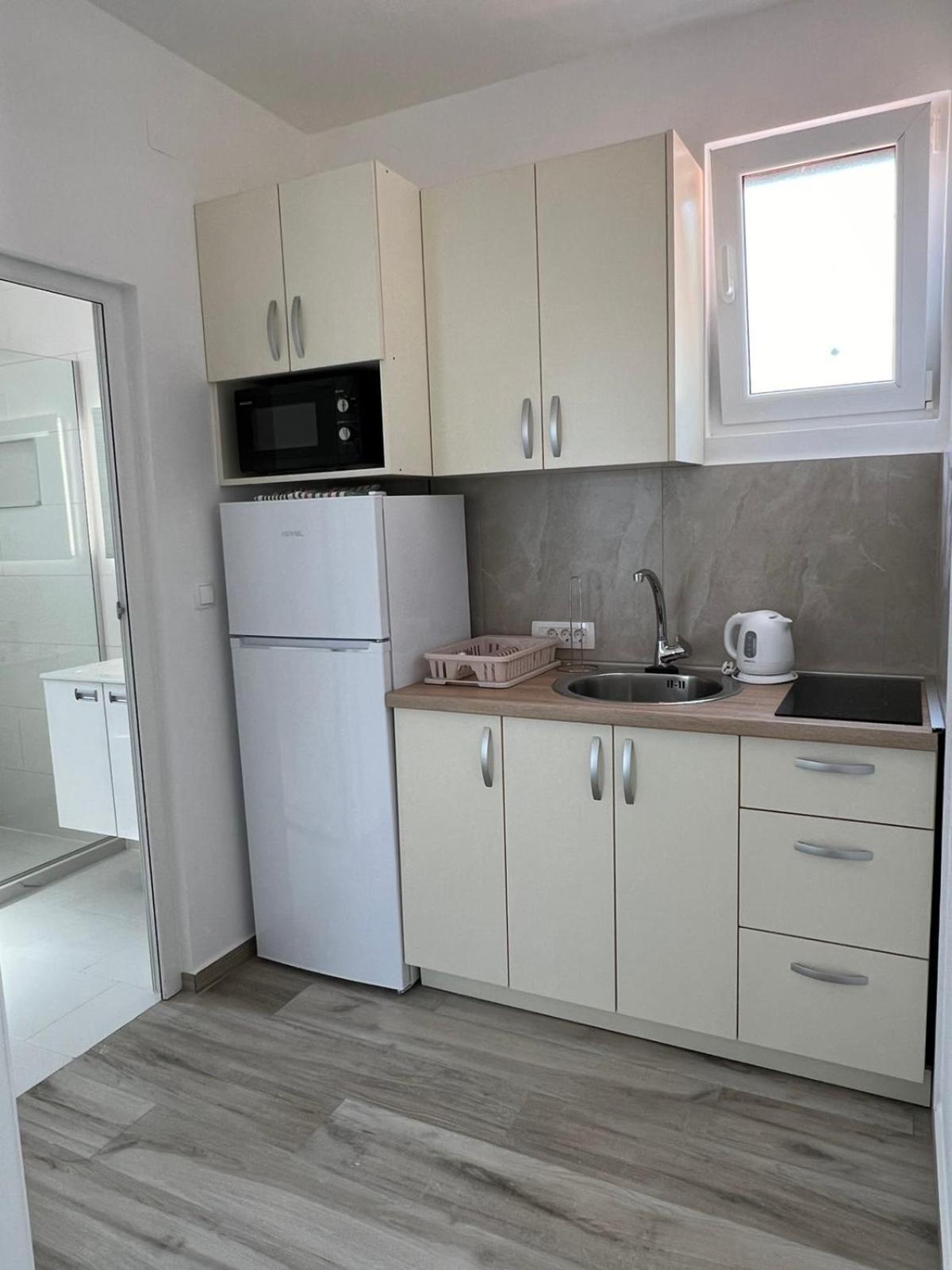 Relax Apartmani Sutomore Exterior photo